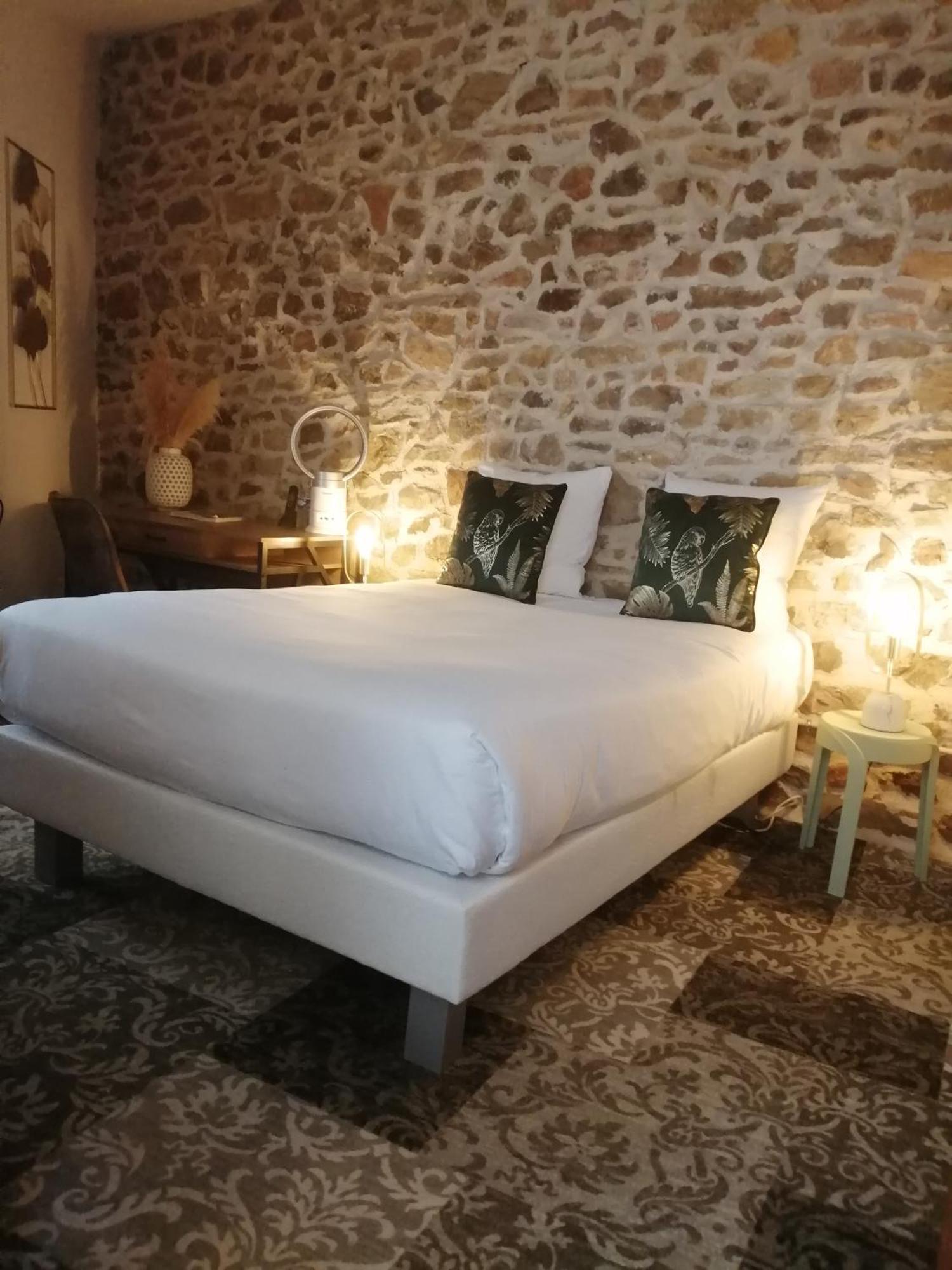 Contact Hotels Le Savigny & Spa Blace Экстерьер фото