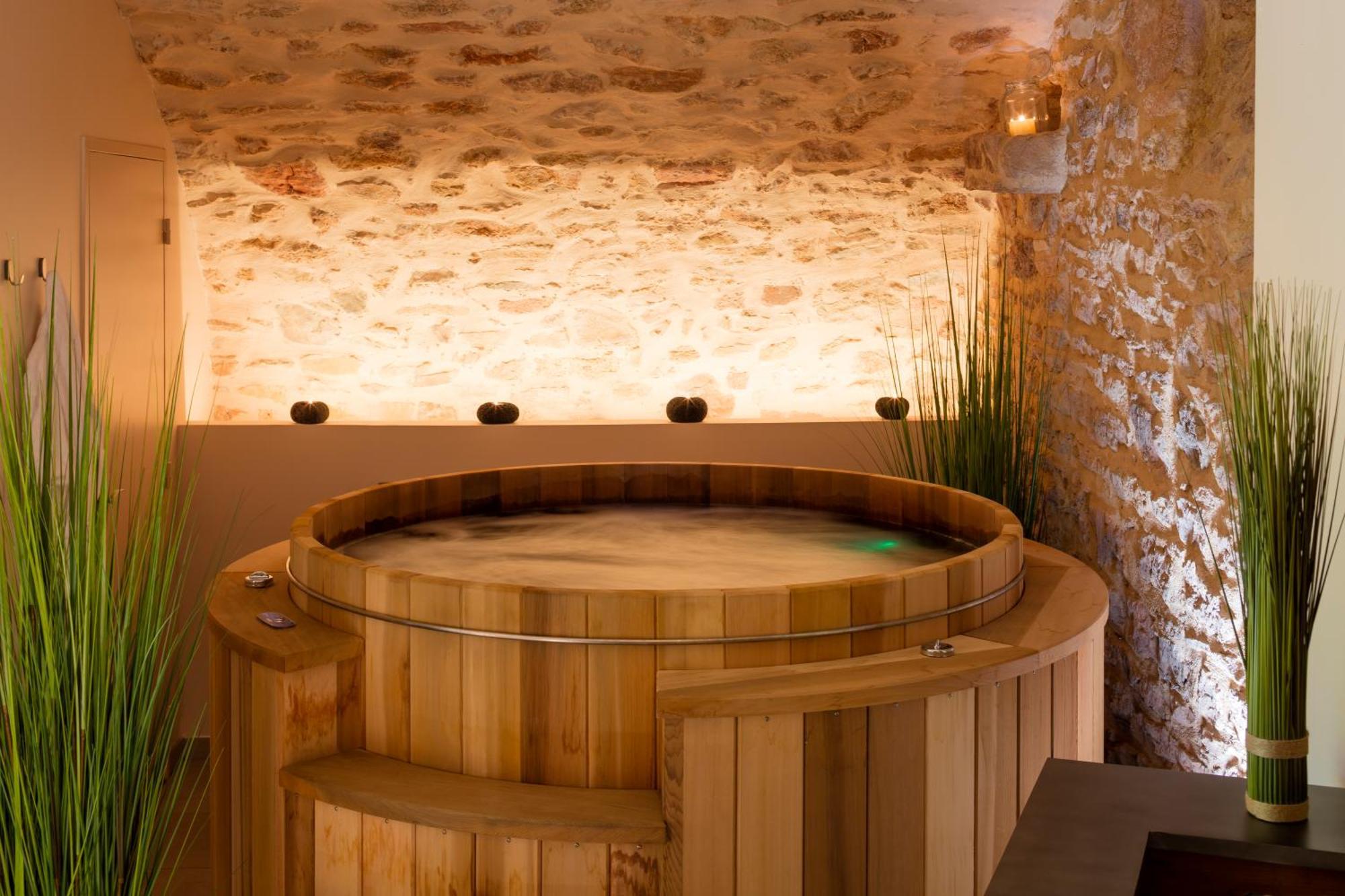 Contact Hotels Le Savigny & Spa Blace Экстерьер фото