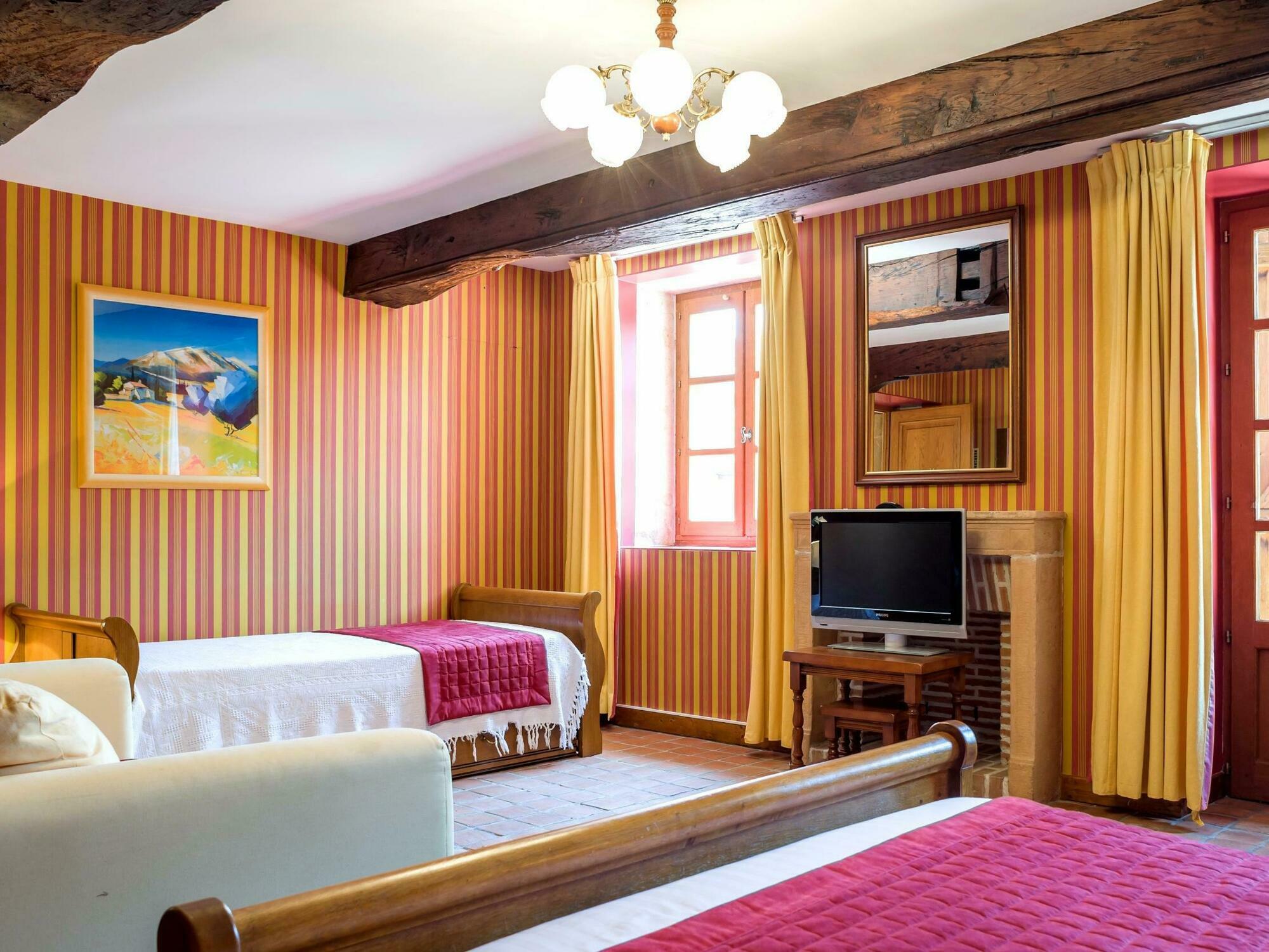 Contact Hotels Le Savigny & Spa Blace Экстерьер фото